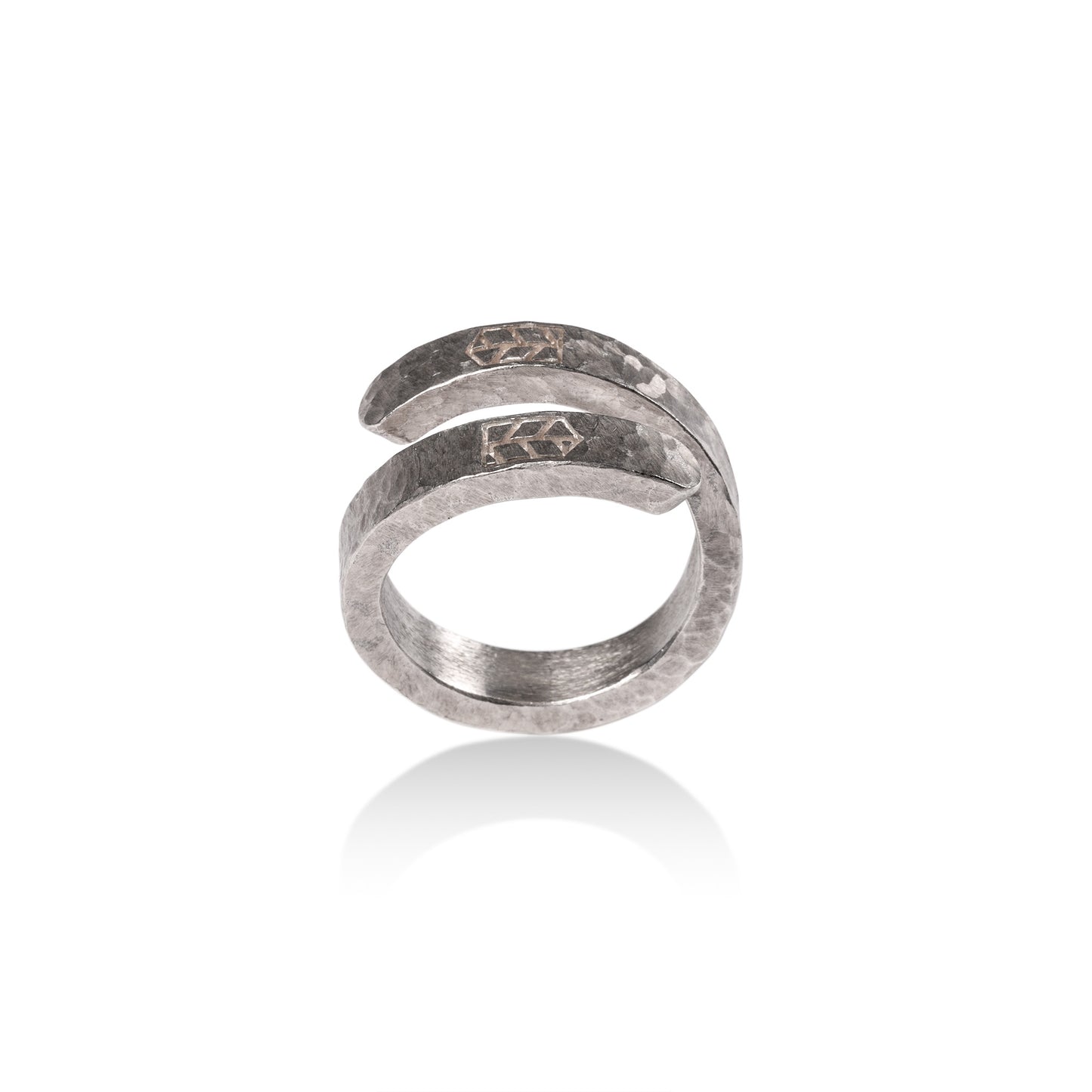 Artisan crafted Freedom Ring - Hammered - Bleu Nomade Made in Italy following traditional jewelry techniques.