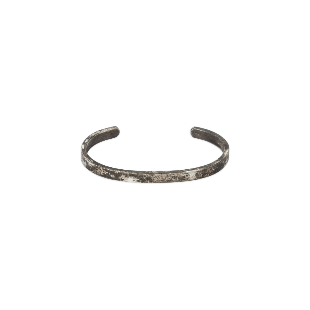 Artisan crafted Line cuff - Scars - Bleu Nomade Made in Italy following traditional jewelry techniques.