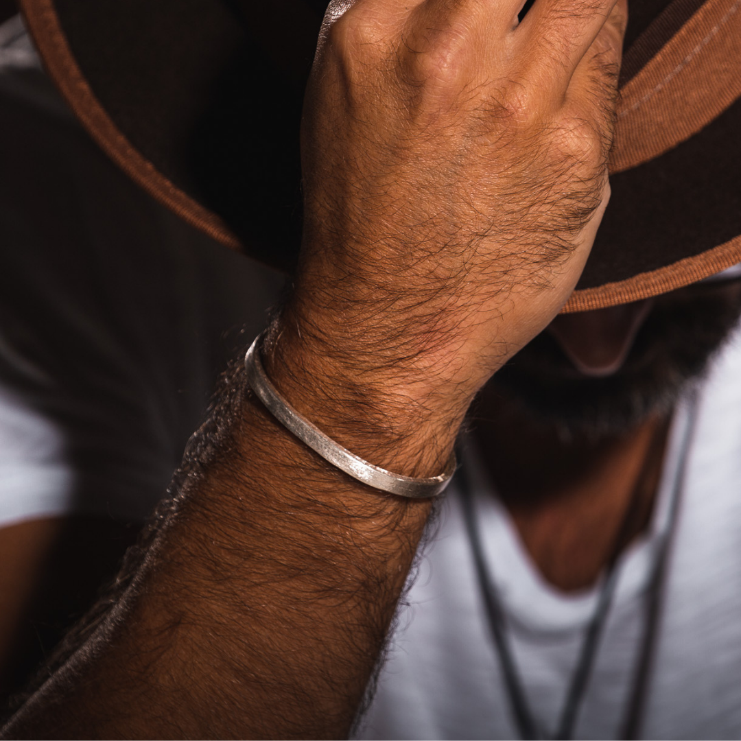 Artisan crafted Line cuff - White - Bleu Nomade Made in Italy following traditional jewelry techniques.