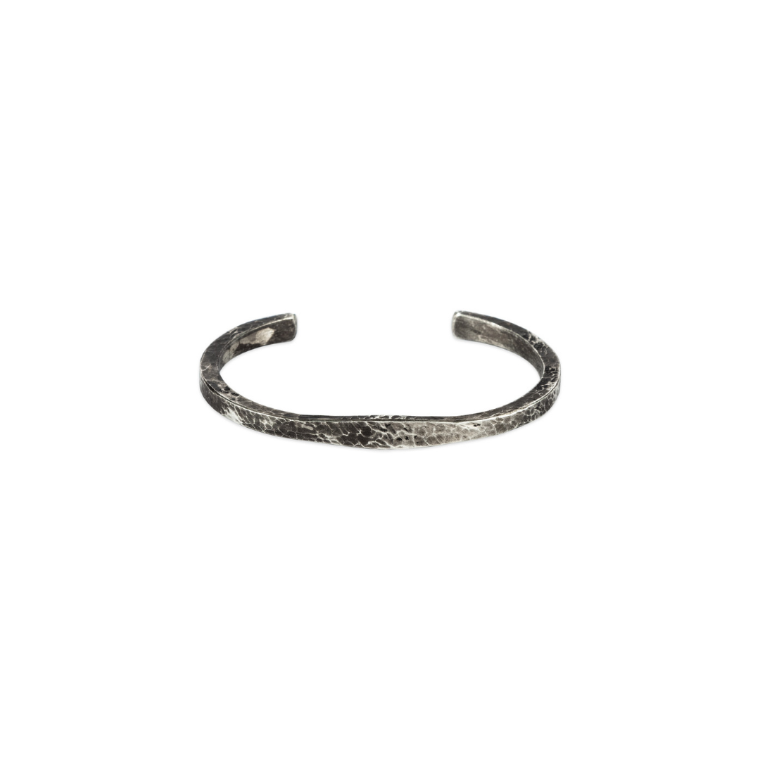 Artisan crafted Wave cuff - Scars - Bleu Nomade Made in Italy following traditional jewelry techniques.