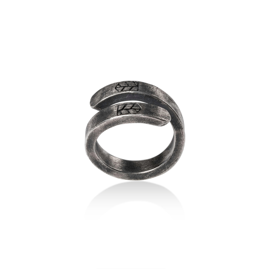 Artisan crafted Freedom Ring - Fire - Bleu Nomade Made in Italy following traditional jewelry techniques.